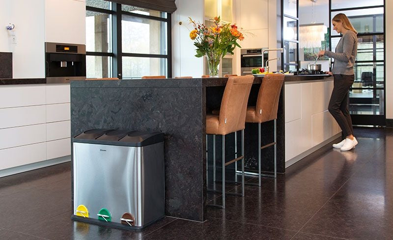 Homra Stephs Prullenbak Afvalscheiding 45 Liter - RVS Prullenbak 3 vakken - Trio Prullenbak 3 X 15 Liter - Pedaalemmer - Vuilnisbak voor huishouden en kantoor - Recycle Vuilbak keuken Afvalemmer - Afvalscheidingsprullenbakken