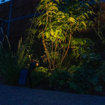 Slimme Buitenlamp op Zonne-energie – Smart Outdoor Solar Spot – IPX5 Waterdicht