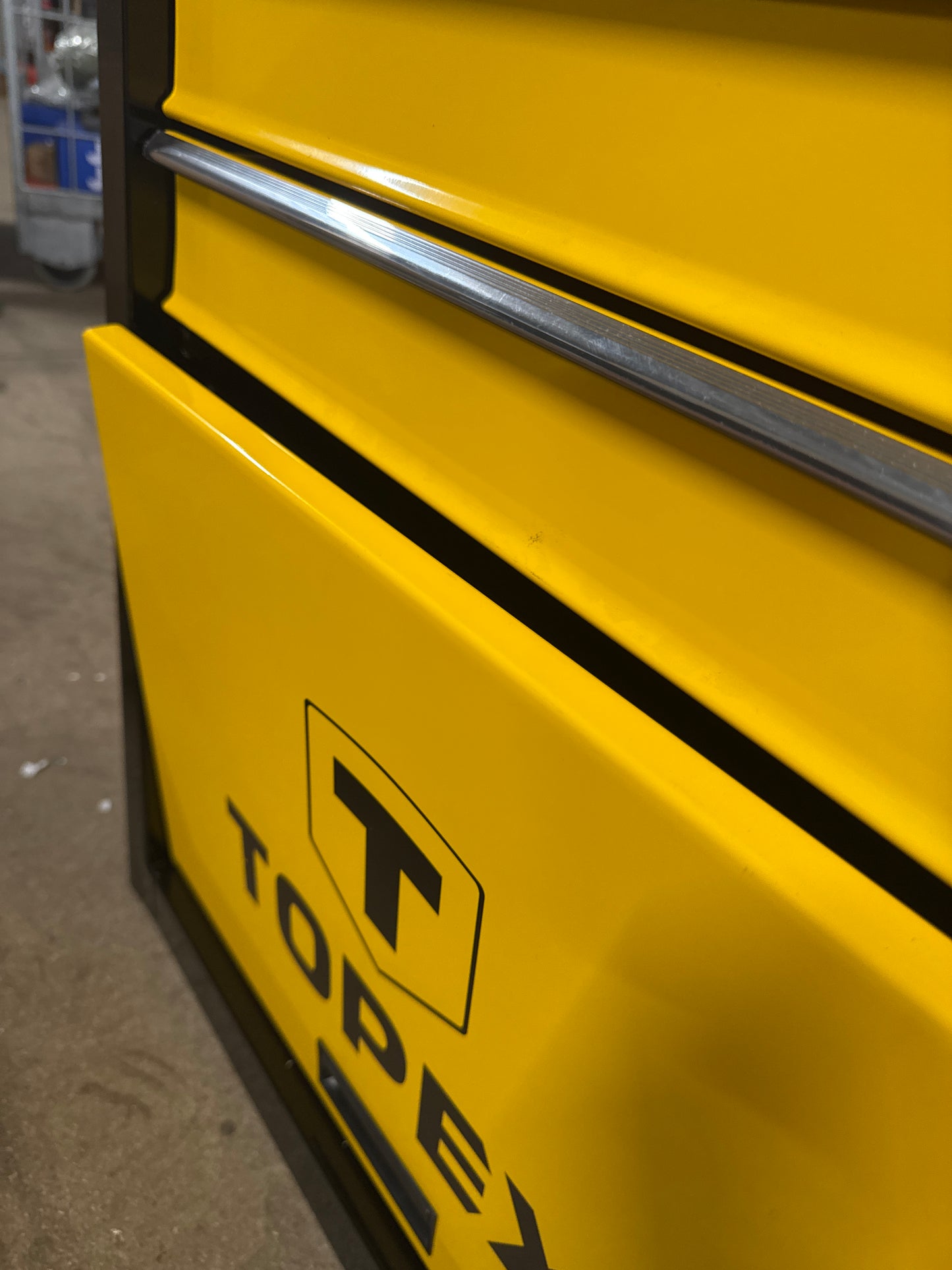 TOPEX Gereedschapswagen 79R500 – 6 Lades Met 4 Zwenkwielen – Plaatstaal – Hoogte 660 mm – Zwarte Werkplaats Trolley