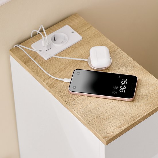 SoBuy Slim Nachtkastje met Oplaadstation, Smal Bijzettafeltje met Standaard Stopcontact, USB-poort en Type-C Poort voor Slaapkamer en Woonkamer, B20 x D35 x H60 cm, Wit, FBT111-E-WN