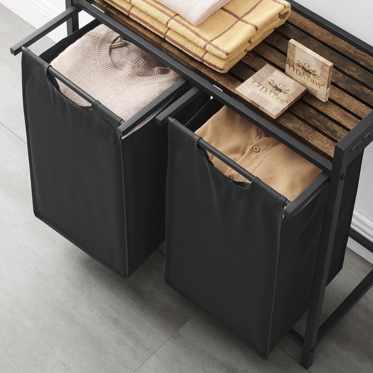 O'DADDY® Wasmand 2 vakken – uitschuifbare wassorteerder met plank - 73 x 33 x 72 cm – metaal - zwart met bruin