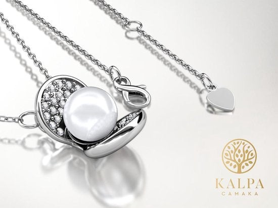 Yolora Dames ketting met Hanger - Parel en 52 Kalpa Camaka Kristallen - Zilverkleurig - 18K Witgoud Verguld - Vrouwen Collier Zilver - Sieraden - Luxe Giftbox - Geschenkdoos - Cadeau doos - Exclusieve Geschenkverpakking - Mooie Cadeauverpakking