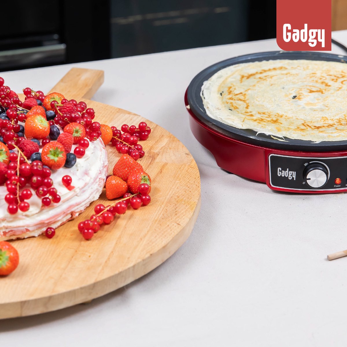 Gadgy Pannenkoekenmaker -  Ø30CM Crêpe Maker  - 1000W met Regelbare Thermostaat - Incl. Spatel en Deegverdeler -  Rood
