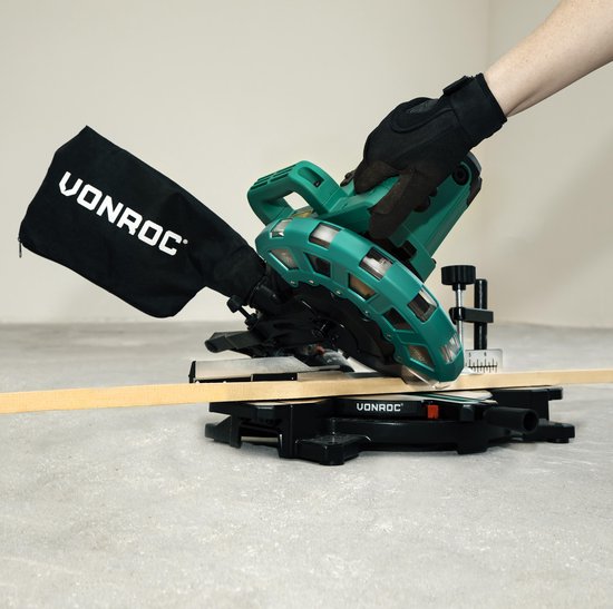 VONROC Afkortzaag – Elektrisch, Met Laser & Ø216 mm Zaagblad – 1700 W – 79 x 46,5 x 36 cm – Zilver/Zwart