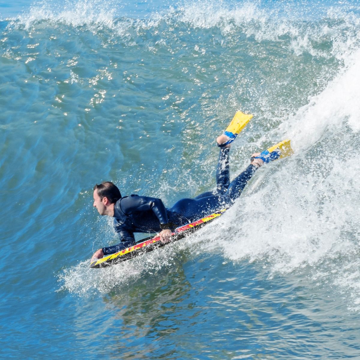 Coast Bodyboard - lichtgewicht - halvemaanvormige achterkant - met polsband - 104 cm