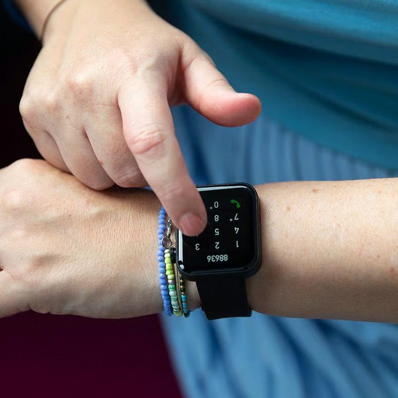 Kendox LifeTracker 2-in-1 Smartwatch en Fitnesshorloge - 6 Slimme Dagelijkse Functies - 18 Sportmodi - Extra Lange Batterijduur