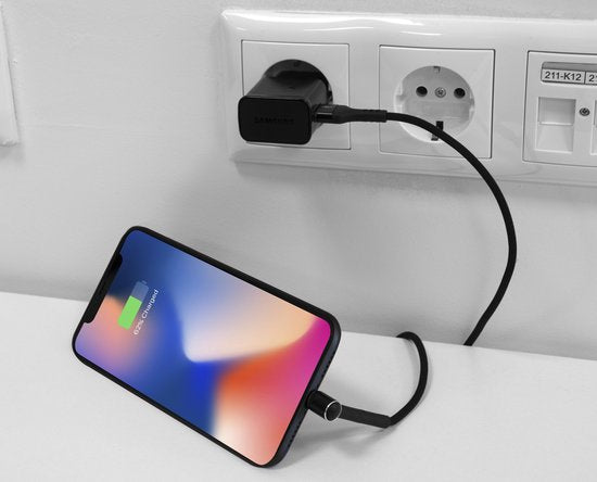 Grundig 3-in-1 USB-A naar Lightning Kabel – 1 Meter – Opladen, Synchroniseren & Telefoonstandaard – Zwart