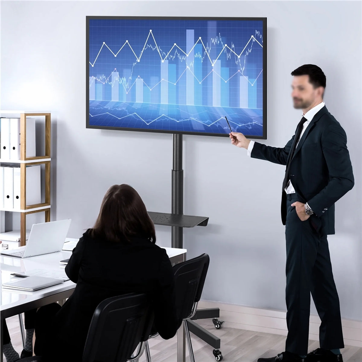 TV-standaard op Wielen voor 23–60 Inch TV's In Hoogte Verstelbaar en Draaibaar Zwart