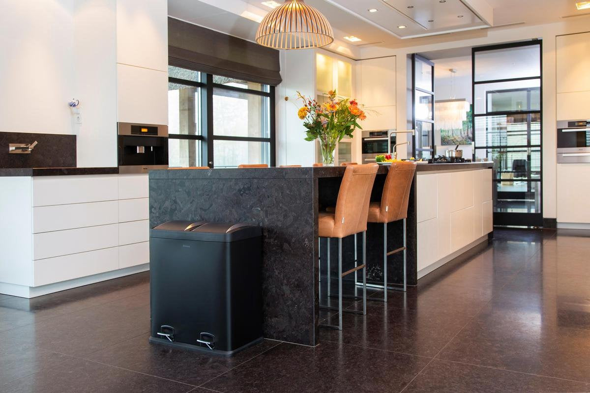 Homra NEVIQ Afvalscheiding Prullenbak MET 2 vakken - 2 x 30 L inhoud - Duo pedaalemmer - Zwart