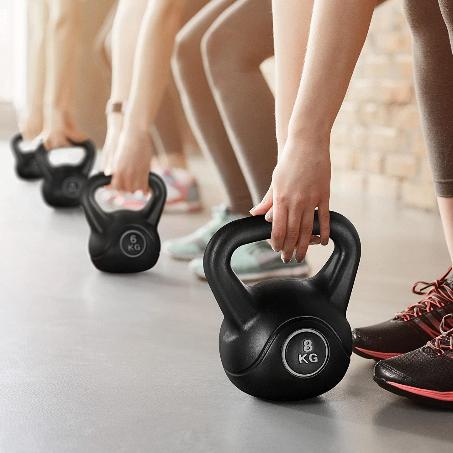 Yaheetech Kettlebell Set 2 kg, 4 kg, 6 kg & 8 kg - Zwart - Kunststof met Beton - 16,5 x 14 x 18,5 cm tot 22,5 x 19,5 x 26 cm