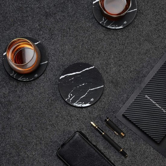 Castagnola Kunstlederen Onderzetters – Onderzetters voor Glazen – Design Onderzetters met Houder – Leren Onderzettersset – Leder – Set van 16 – Marmer look - Zwart/Wit