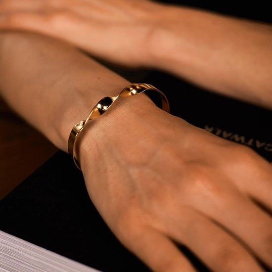 Laura Ferini Dames Armband Sera Goud - Goudkleurige Bangle - 18K Geelgoud Verguld - Sieraad - Accessoires - Sieraden - Dames Armbandje - Goud