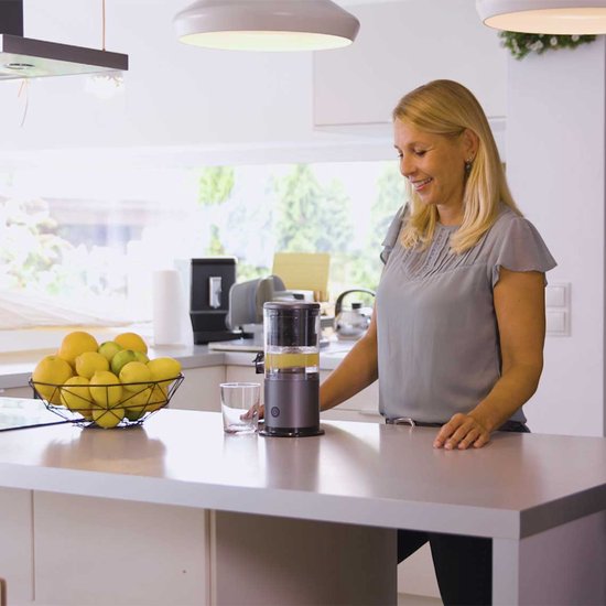 Livington JuiceBoost - draagbare sapcentrifuge op batterijen - 250 ml opvangbak - snoerloos - kleine sapcentrifuge - sapcentrifuge om mee te nemen - slow juicer voor fruit en groenten - vruchtensap
