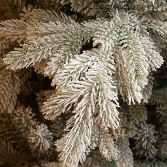 Black Box Trees Grimshaw Boom - Kerstboom met Frosted Sneeuweffect - Kerstversiering voor Binnen in Huis - Kunstboom met Scharnierconstructie - H215 x Ø152 cm - Groen