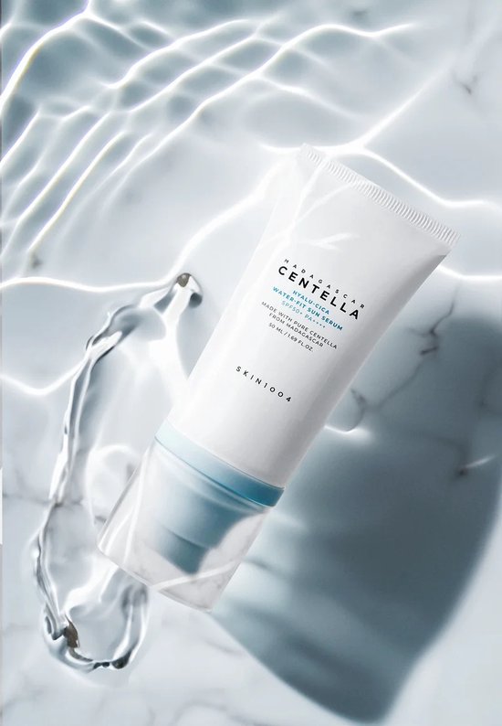 SKIN1004 Madagascar Centella Hyalu-Cica Water-Fit Sun Serum SPF 50+ PA++++ 50ml Zonnebrand - Koreaanse Huidverzorging