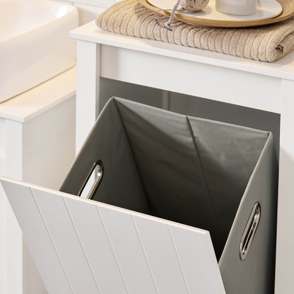SoBuy Badkamer Kolomkast - Hoge Kast - 3 planken - 1 kantelbare wasmand -  45 x 35 x 171 cm - Wit