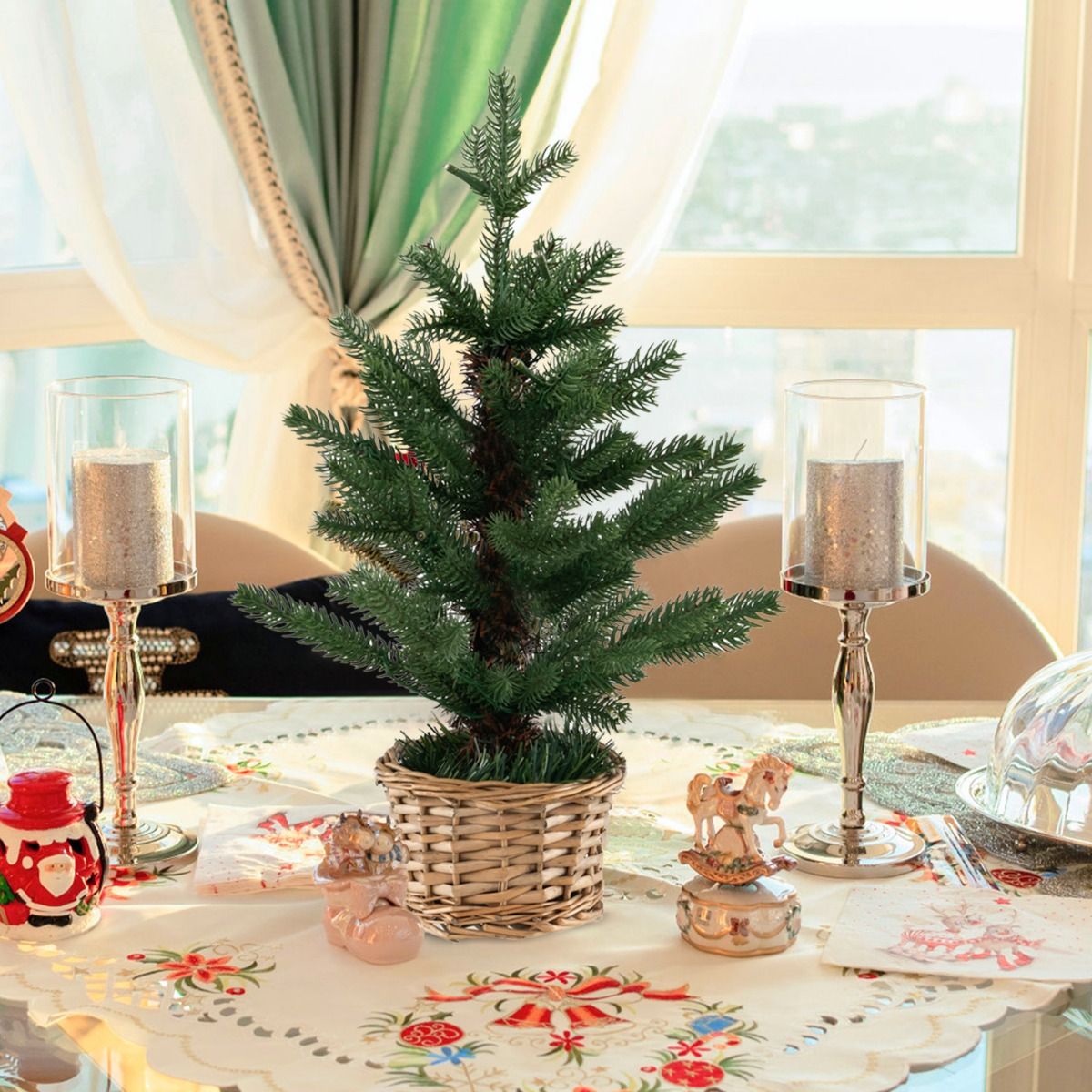 Coast Verlichte Kunstmatige Minikerstboom in Pot – 48 cm Hoog – Groen/Natuur – 96 Takuiteinden – 20 Warmwitte LED Lampjes – Timer – Rieten Pot
