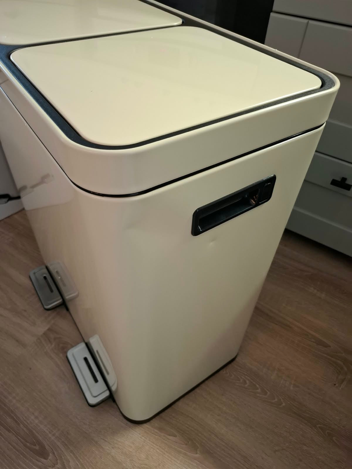 Deleca Recycle Prullenbak - 2 Vakken - 60 Liter (2x30) - Statiegeld container - Pedaalemmer - FreshAura Geurbestrijding - RVS Crème Wit