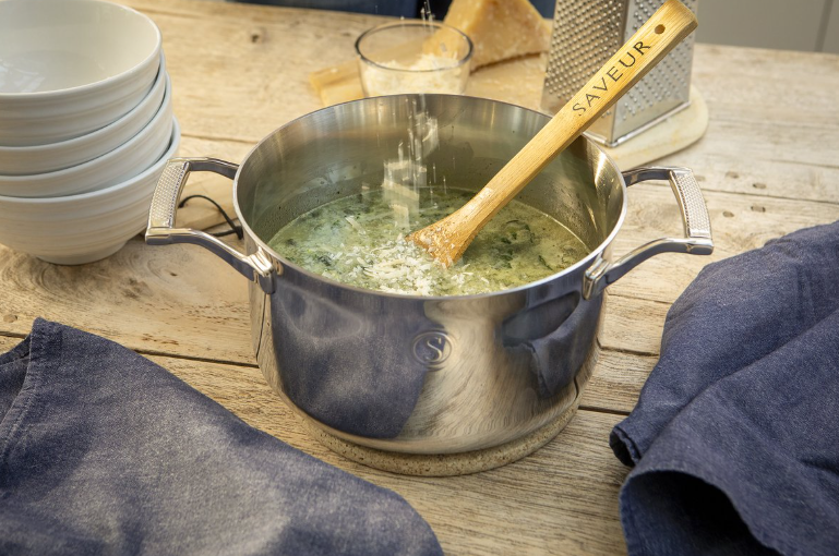 Saveur Selects Voyage Kookpan met Deksel - Tri-Ply RVS - 22 cm