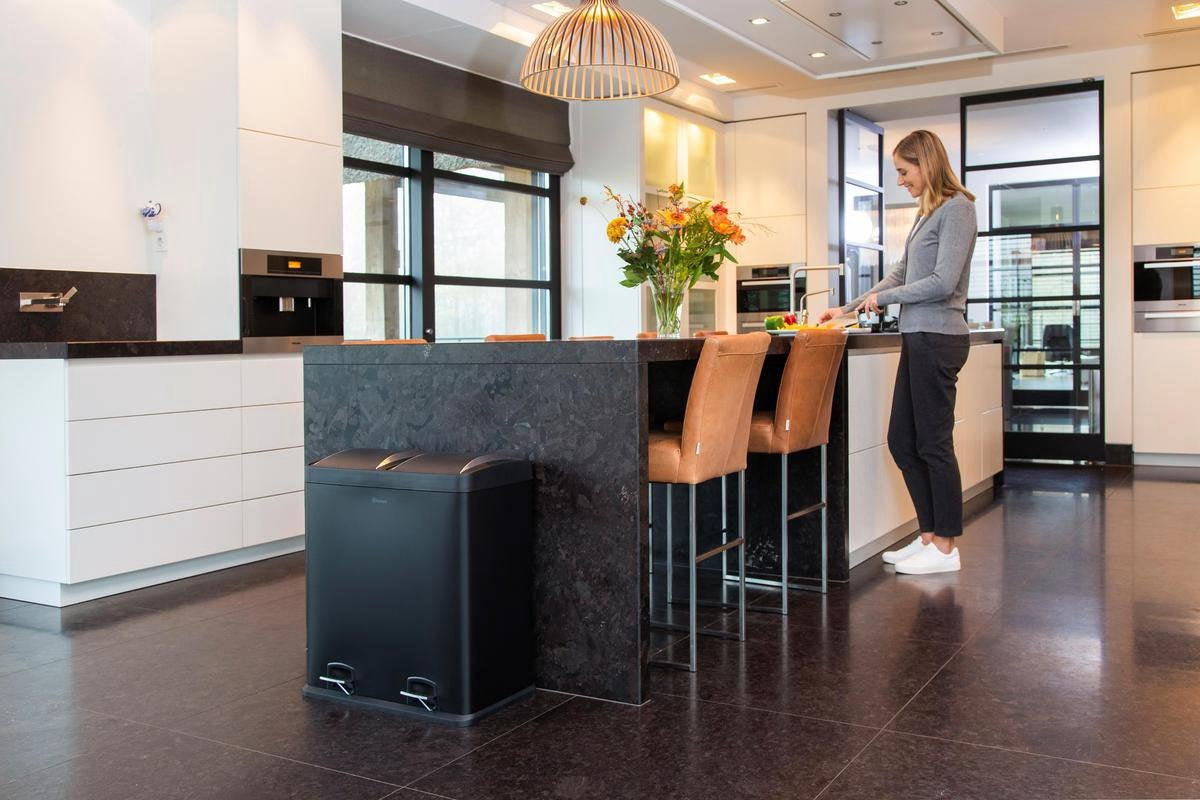 Homra NEVIQ Afvalscheiding Prullenbak MET 2 vakken - 2 x 30 L inhoud - Duo pedaalemmer - Zwart