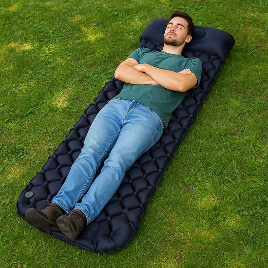 Outbee Slaapmat Zelfopblazend - Luchtbed Met Ingebouwde Voetpomp & Hoofdkussen - 1 Persoons - Zelfopblaasbaar Slaapmat - Luchtmatras Incl. Draagzak - 195x60x5 cm - Zwart