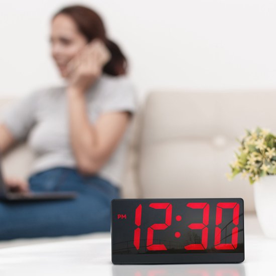 Caliber Digitale Wekker - Wekkers digitaal - Instelbare Snooze Tijd - Alarmklok - Dimbaar display - Digitale klok slaapkamer - USB Oplader