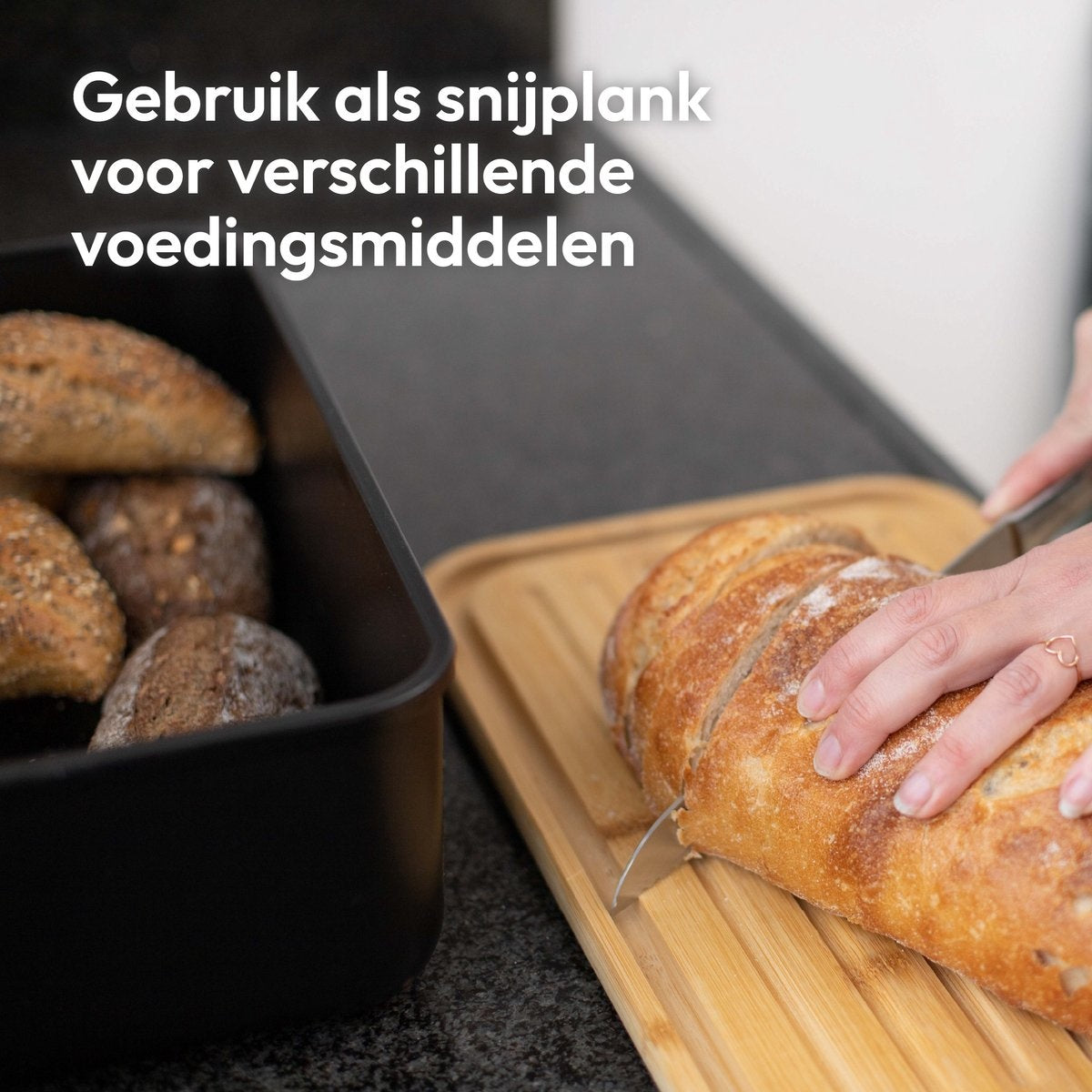 Gadgy Broodtrommel - met Bamboe Deksel – Brooddoos met Snijplank - BPA vrij - 36x19.5x11.5 cm- zwart