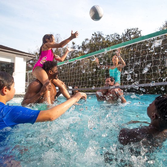 Step2 Vero Zwembad Volleybalnet Wit – Volleybalnet voor Zwembad - Verstelbaar 4,5 tot 7,6 m – Inclusief Bal, Pomp en Opbergtas – Verzwaarbare Basis – Voor Zwembad en Tuin