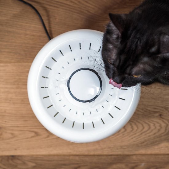 TrevoPet® Drinkfontein Kat - Waterfontein Kat - Kattenfontein - Fluisterstil - Drinkfontein - Drinkbak Kat - 2.5 Liter - Inclusief Filter - Wit