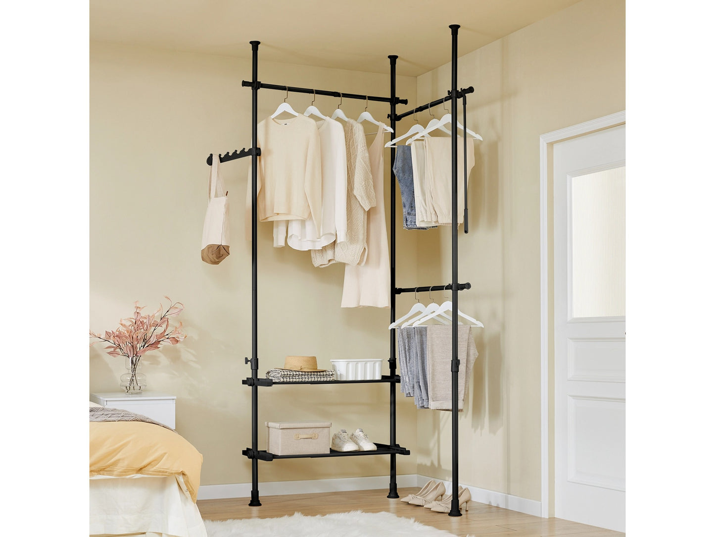 SoBuy Telescopische Vloerhanger – Verstelbare Open Garderobe – Inclusief Stangen en Planken – Zwart