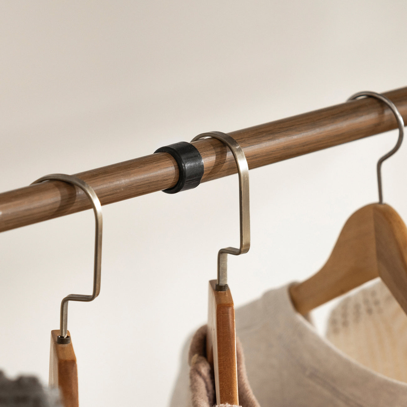 SoBuy Kledingrek - 4 Rekken - Verstelbaar - 305 x 5 x 270 cm - Bruin