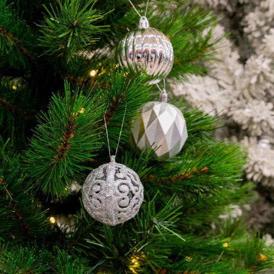 Giftsome Zilveren Kerstballen Set - 60 Kunststof Kerstballen - Incl. Zilveren Piek - Kerst Decoratie - Ø6/7 cm