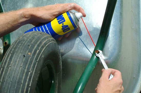 WD-40® Multi-Use Product Classic - Verdrijft vocht - Stopt piepen en kraken - Beschermt tegen roest en corrosie - Verwijdert vuil - Siliconenvrij - 100ml