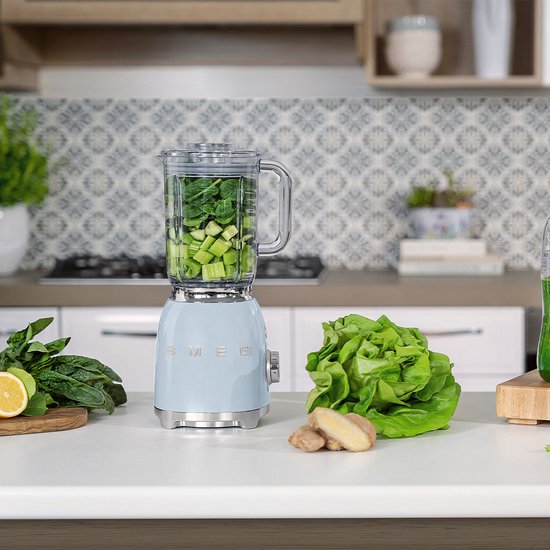 SMEG BLF03PBEU Blender - Smoothie Blender - 800W - 1,5L Tritan™ Kan - 4 Snelheden - Ice Crush & Smoothie Functie - '50s Style - Pastelblauw