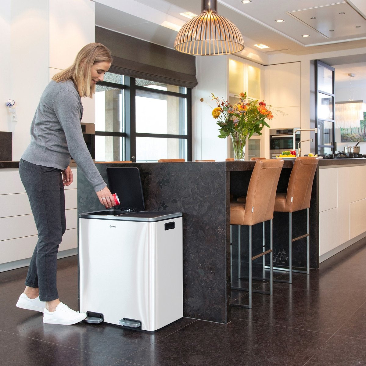 Afvalscheidingsprullenbak 2 vakken Crème Wit – 60 L (2x30 Liter) pedaalemmer Homra QUICKX – Design Duo Afvalemmer RVS - Afval Scheiden - Recycle Afvalbak - Hygiënisch Pedaal - Dubbele Vuilnisbak - Keuken Vuilbak - Kantoor Prullenbak