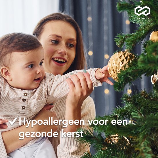 Infinity Goods Kunstkerstboom Met LED Verlichting - 240 cm - Realistische Kunststof Kerstboom - Metalen Standaard - Groen