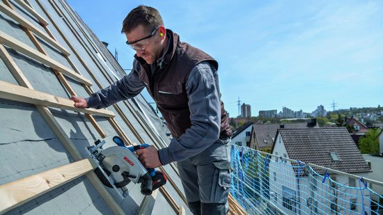 Bosch Professional GKS 18V-57 G - Accu en lader niet meegeleverd, 1x zaagblad Standard for Wood 165mm, afzuigadapter, binnenzeskant, parallelgeleider