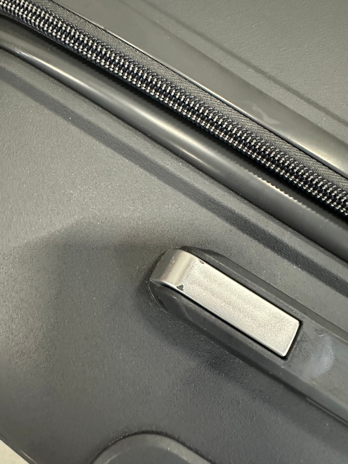 SC Travelin' Charm – 28-inch Grote Reiskoffer - Cijferslot - 70x45x30 cm - 60L - Lichtgewicht, Waterdicht & Duurzaam - Antraciet