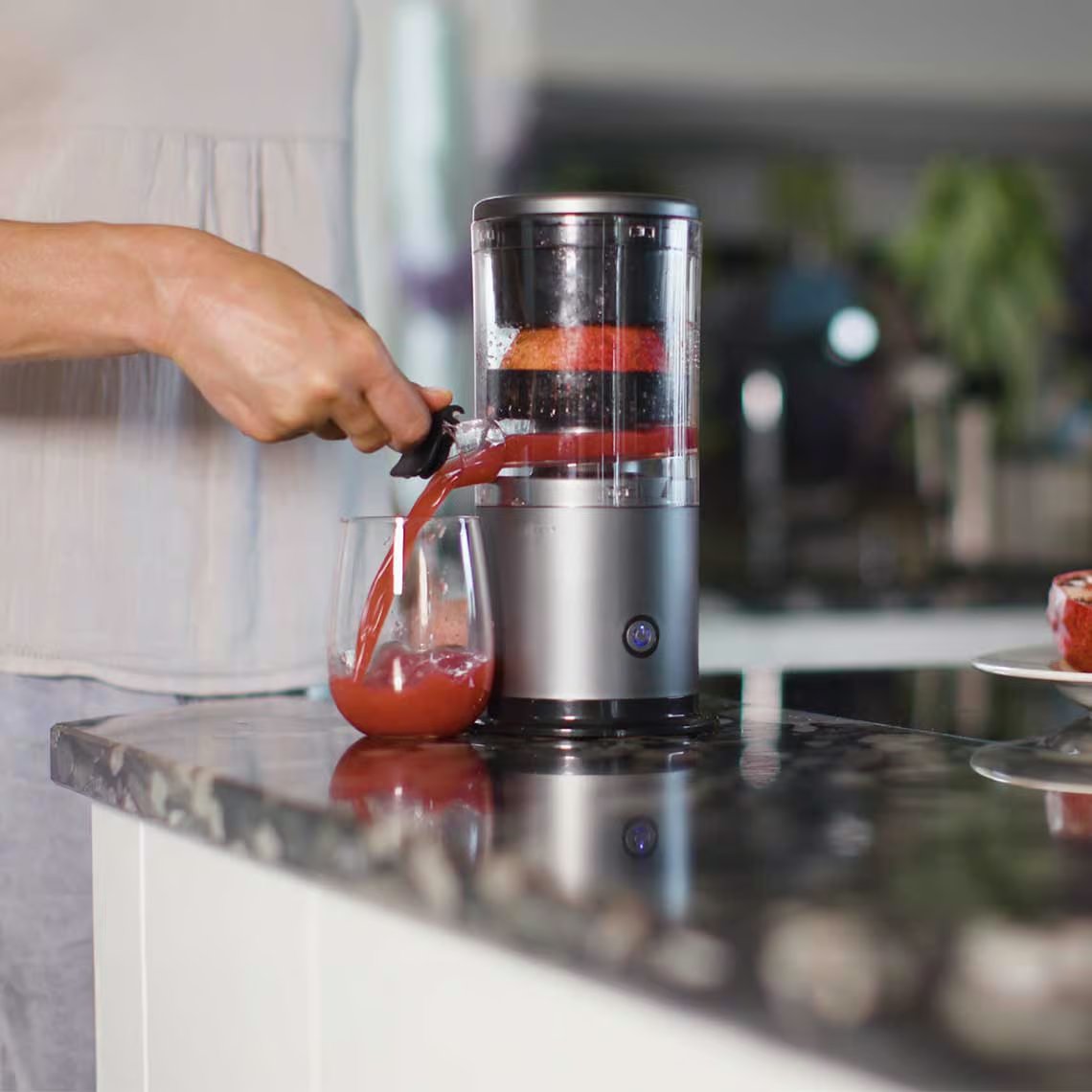 Livington JuiceBoost Draadloze Juicer - Inclusief Receptenboek - Compact & Licht - Vitaminesparend Sapmaken