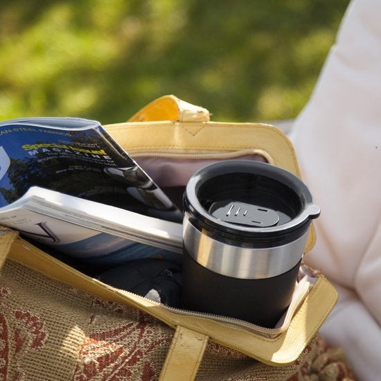 Bestron Koffiezetapparaat met thermosbeker, voor gemalen filterkoffie & ideal voor camping, 2 grote koppen, 750 Watt, rvs, Kleur: silver/zwart