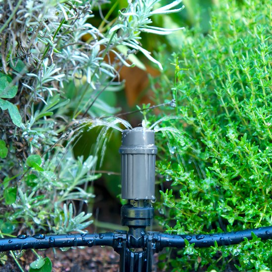 VONROC Irrigatiesysteem - 3 sprinkler standen: sproeien, druppelen & vernevelen - modulair systeem incl. 15m slang, 10x sproeikop, 10x slanghouder & universele snelkoppeling