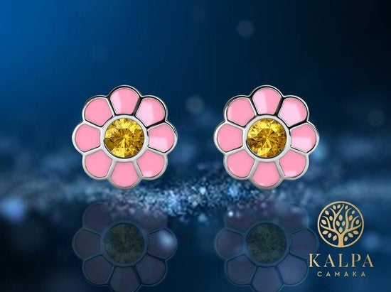 Yolora Kids Roze Bloemen Oorbellen - Kalpa Camaka Kristallen - 18K Witgoud Verguld - Kind - Meisjes Oorknopjes Zilver kleurig - Sieraden Kinderen - Luxe Giftbox - Geschenkdoos - Cadeau doos - Geschenkverpakking - Mooie Cadeauverpakking