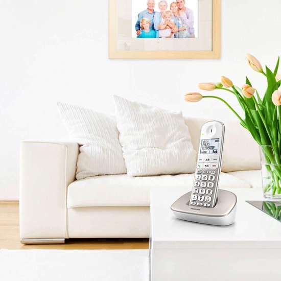 Philips XL4901S - DECT-telefoon - Draadloze Senioren Telefoon met 1 Handset - Grote Toetsen, Volumeboost en Gehoorapparaat Compatibiliteit - Wit