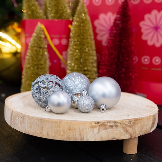 Giftsome Zilveren Kerstballen Set - 101 Kunststof Kerstballen - Incl. Zilveren Piek - Kerst Decoratie - 3/4/6 cm