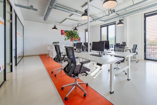 Bureaustoel - 105 verchr. ond. zitting en rug leer zw/zw, hfdst.