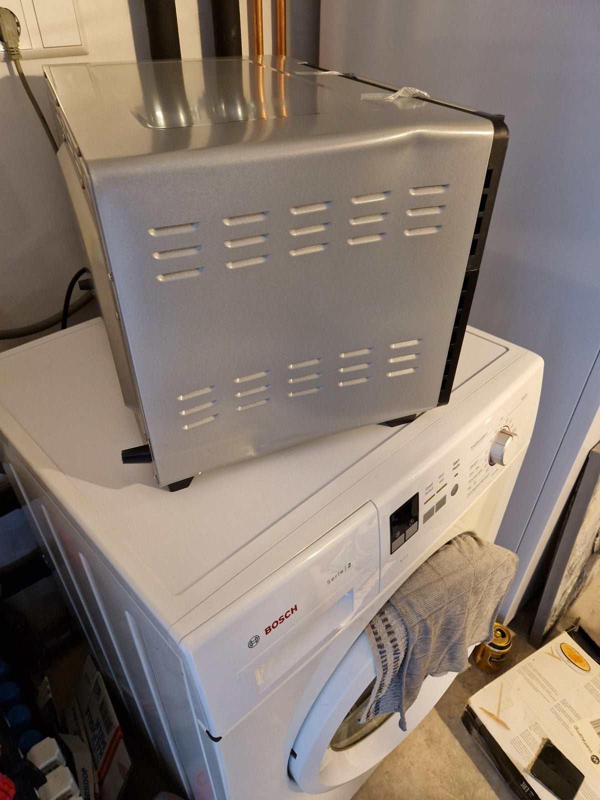 Tomado TEO3000S - Vrijstaande oven - 30 Liter - 1600 Watt - Hetelucht - 3 insteekniveau's - Zilver