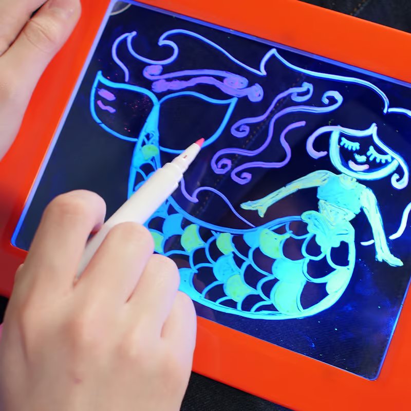Magic Pad Maltafel - 8 Lichtmodi - Inclusief 30 Sjablonen - 3 Neonstiften - Tablet-Design