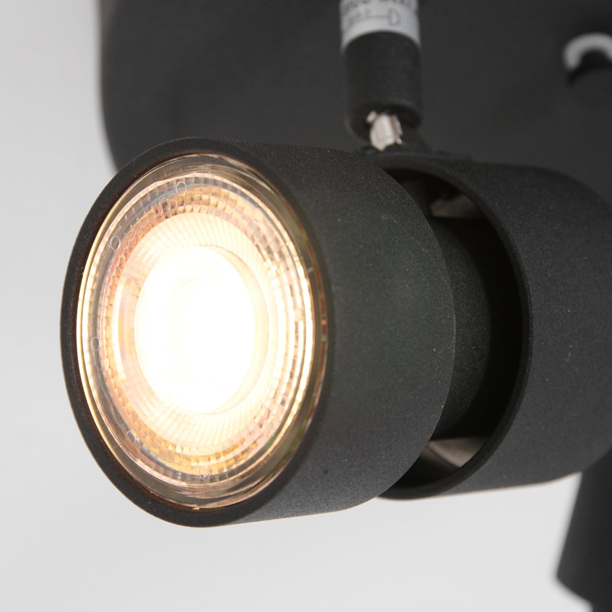 Spot Natasja 7905ZW zwarte ronde 3-lichts spot met GU10 lichtbronnen van Steinhauer, metaal, diameter 27,5 cm, draaibaar en kantelbaar, modern ontwerp