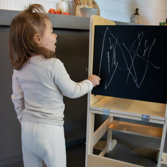Sunny Mae Leertoren 2-in-1 – Houten Kinder Leertoren en Speelmeubel – Omkeerbaar tot Tafeltje met Stoel – Met Krijtboard – Montessori-geïnspireerd Keukenhulpje – Veilig en Educatief Speelgoed