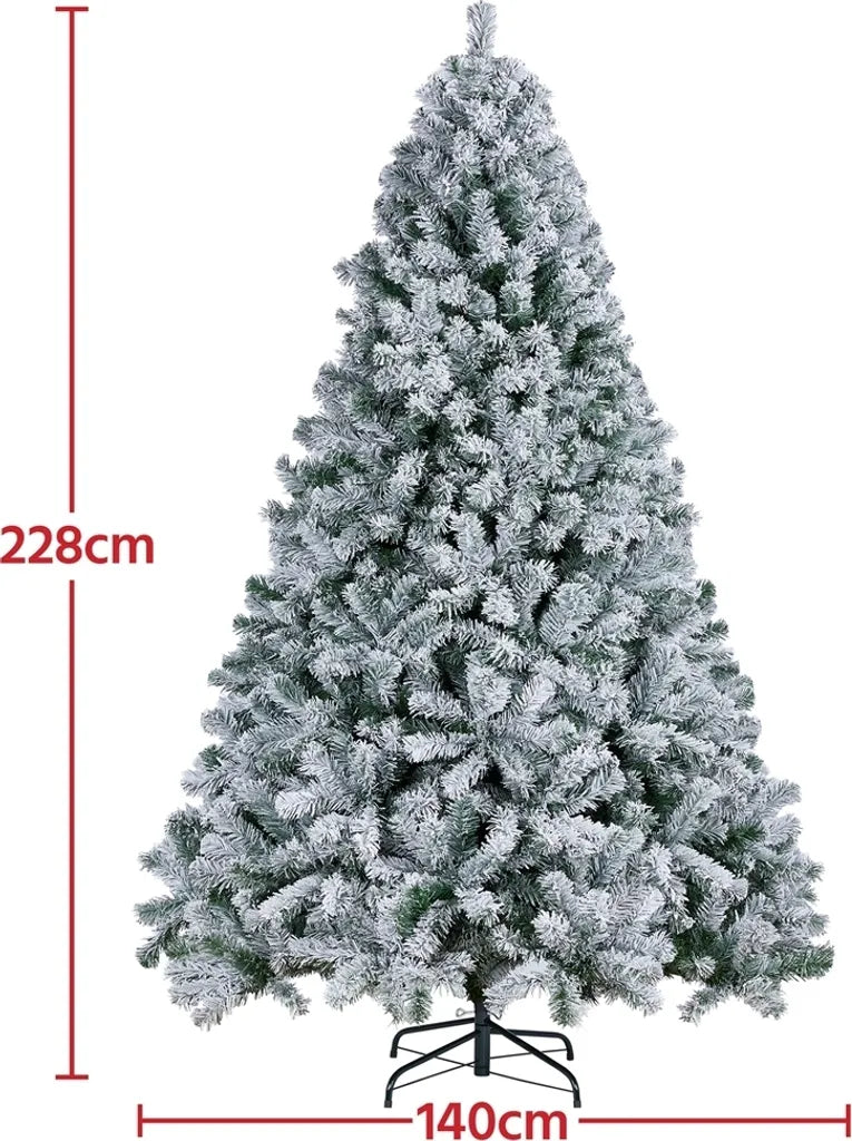 Yaheetech Kunstkerstboom 228 cm – Groen/Wit – Ø140 x 228 cm – Besneeuwde Kerstboom met Metalen Standaard